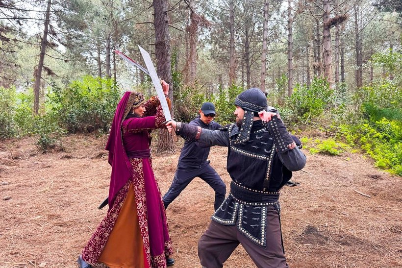 Actors preparing for battle scenes on the set of Kuruluş Osman with choreography instructor Raiim Muradov.